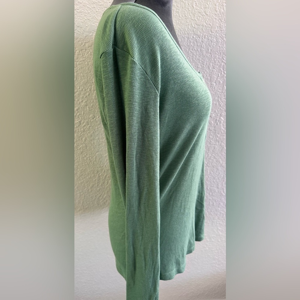 NWT Eddie Bauer Green Henley Top - Size Small - Picture 4 of 8
